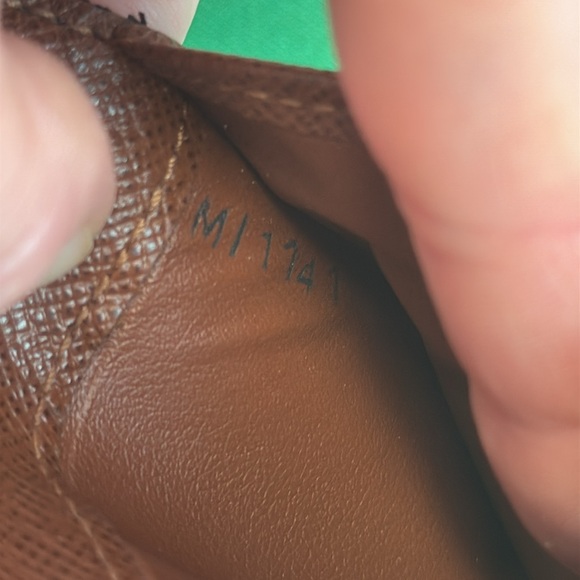 Like New Louis Vuitton Monogram Vintage 2011 Small Wallet with Brass Hardware - Picture 9 of 11
